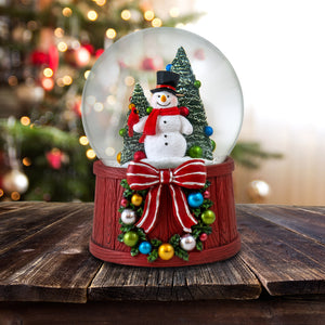 Snowy & Scarlet w/ Wreath Snow Globe
