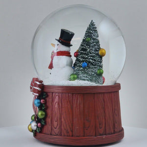 Snowy & Scarlet w/ Wreath Snow Globe